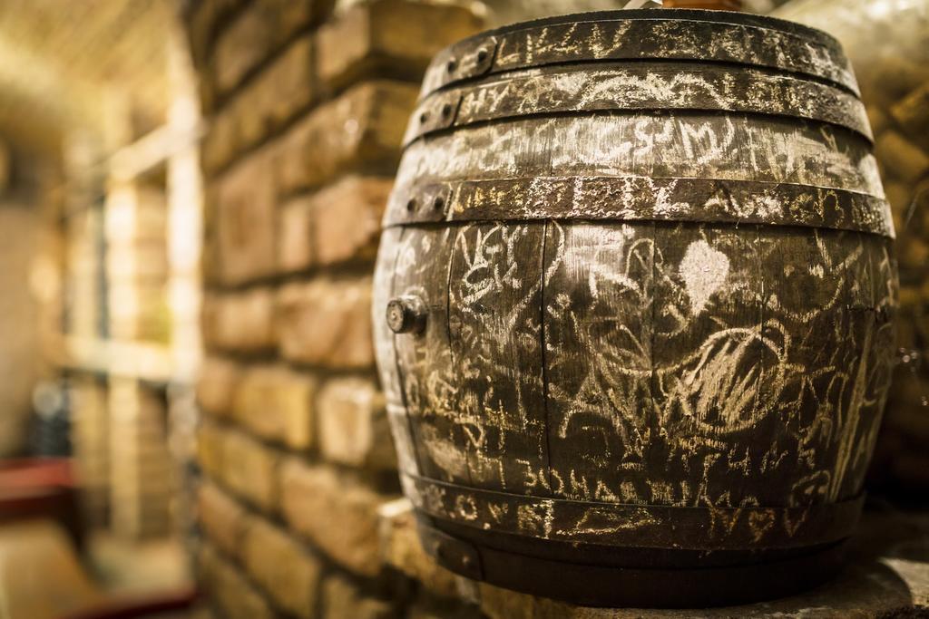 Borbaratok Panzio Hotel Badacsonytomaj Ngoại thất bức ảnh
