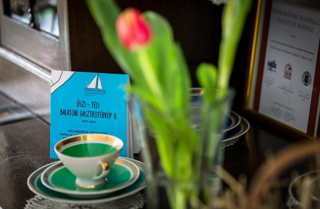 Borbaratok Panzio Hotel Badacsonytomaj Ngoại thất bức ảnh