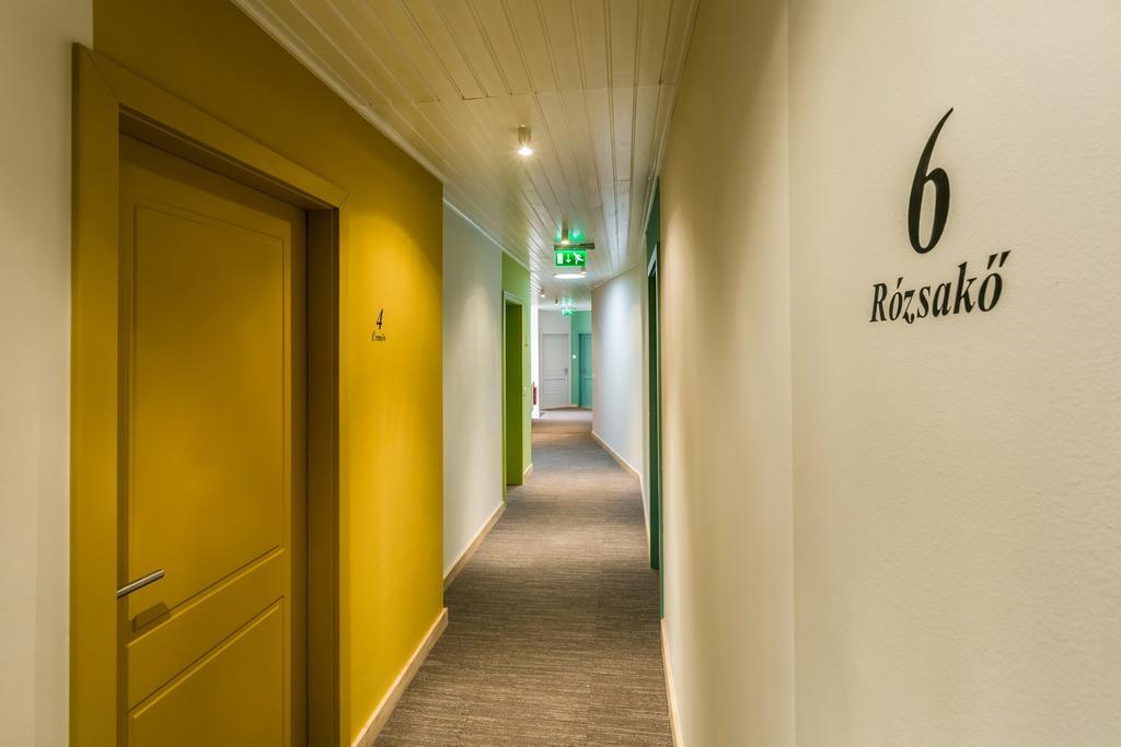 Borbaratok Panzio Hotel Badacsonytomaj Ngoại thất bức ảnh