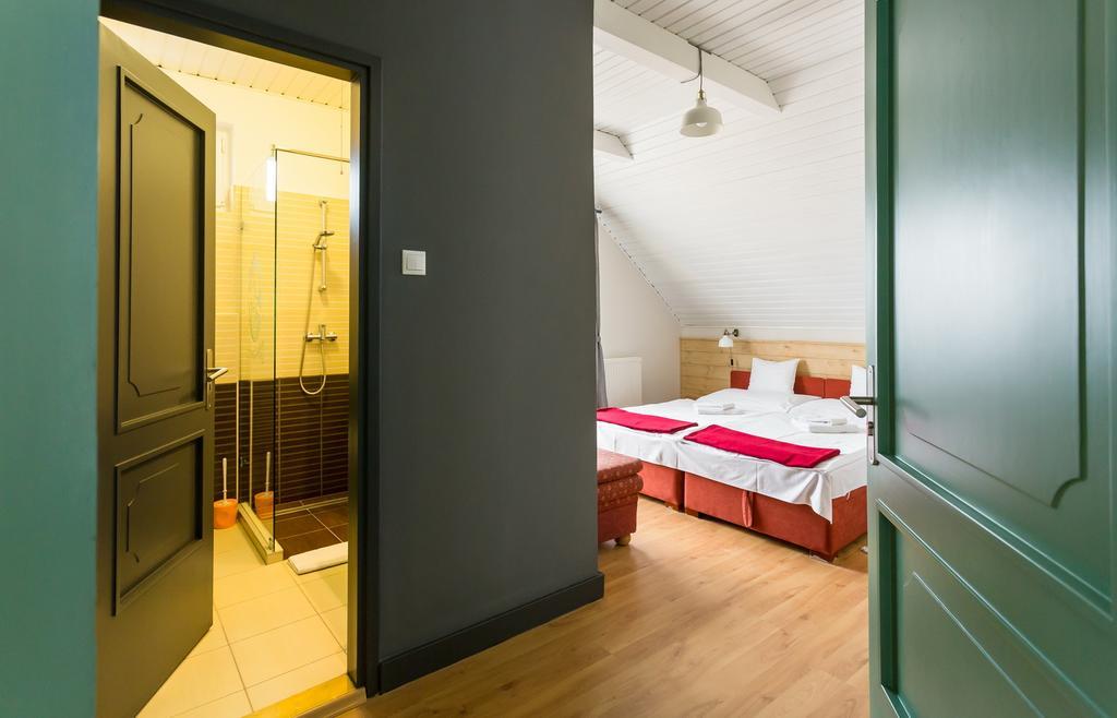 Borbaratok Panzio Hotel Badacsonytomaj Ngoại thất bức ảnh